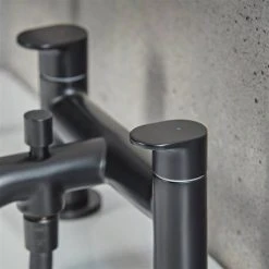 Hansgrohe Vernis Blend Bath Shower Mixer with Kit - Matt Black - 71461670 12 Hansgrohe Vernis Blend Bath Shower Mixer with Kit - Matt Black - 71461670 -LuxTaps Store 71461670.ai4 460