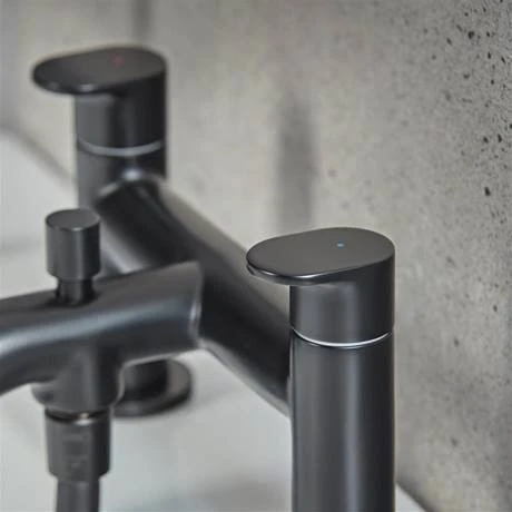 Hansgrohe Vernis Blend Bath Shower Mixer with Kit - Matt Black - 71461670 7 Hansgrohe Vernis Blend Bath Shower Mixer with Kit - Matt Black - 71461670 - Image 5