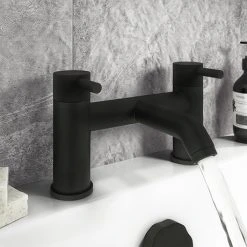 Arezzo Fluted Round Matt Black Bath Filler Tap