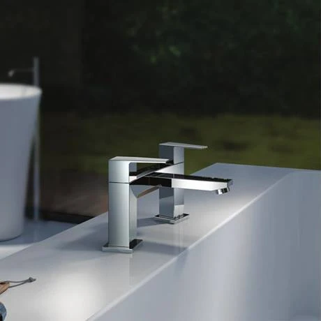 Monza Curved Modern Bath Tap 5 Monza Curved Modern Bath Tap - Image 3